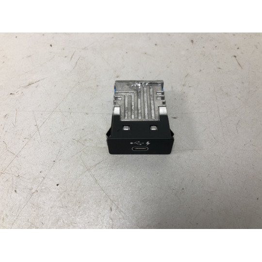 USB гнездо BMW X5 G05 84108711939 2018-