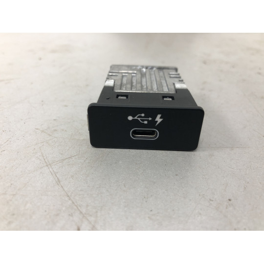 USB гнездо BMW X5 G05 84108711939 2018-