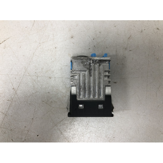 USB гнездо BMW X5 G05 84108711939 2018-