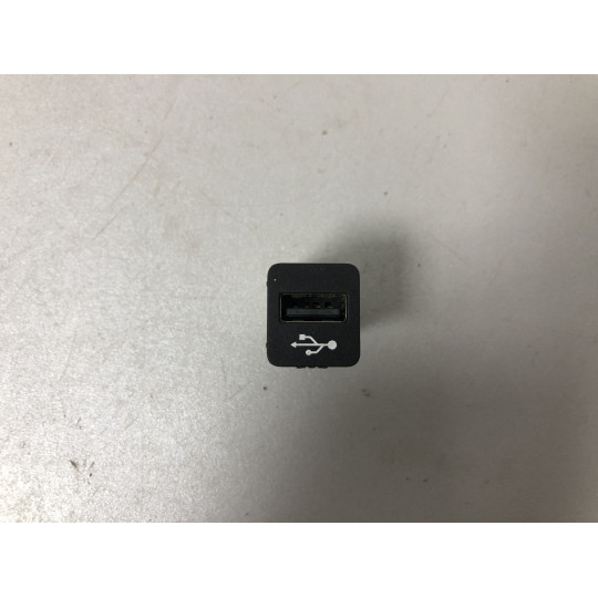 USB разъем BMW X5 G05 84109229294 2018-