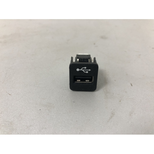 USB разъем BMW X5 G05 84109229294 2018-