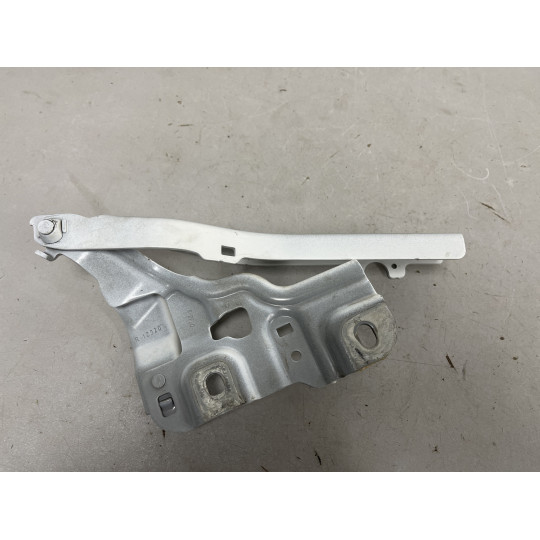 Петля капота ліва AUDI Q3 83A823301 2019-