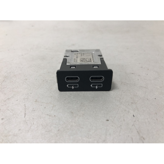 Гніздо USB подвійне BMW 3 G20 84108711938 2019-