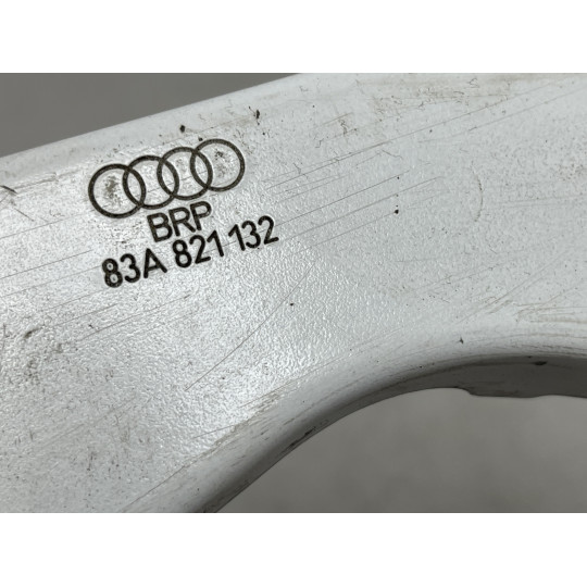 Кронштейн крила AUDI Q3 83A821132 2019-