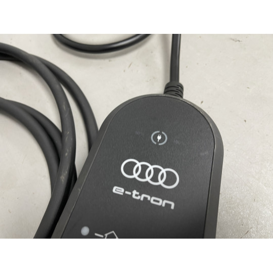 Зарядний пристрій для високовольтної батареї AUDI E-Tron V04017001DF 8V4971675AN 2019-