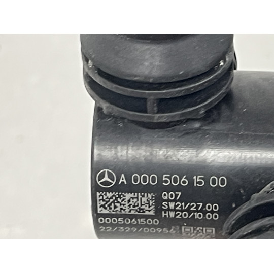 Регулюючий клапан системи охолодження Mercedes EQE 53 A0005061500 2022-