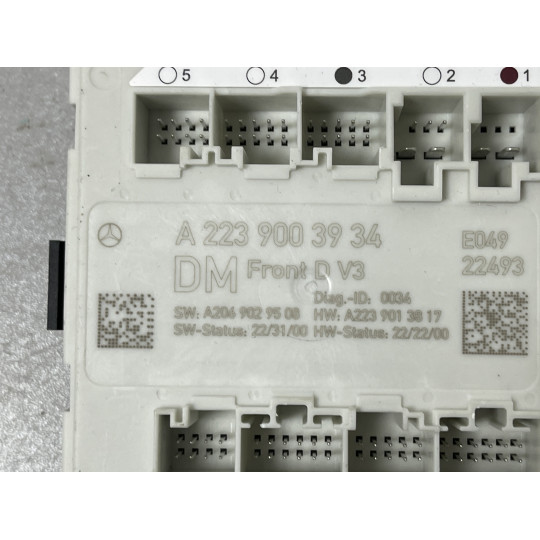 Блок керування дверима передній лівий Mercedes EQE 53 A2239003934 2022-