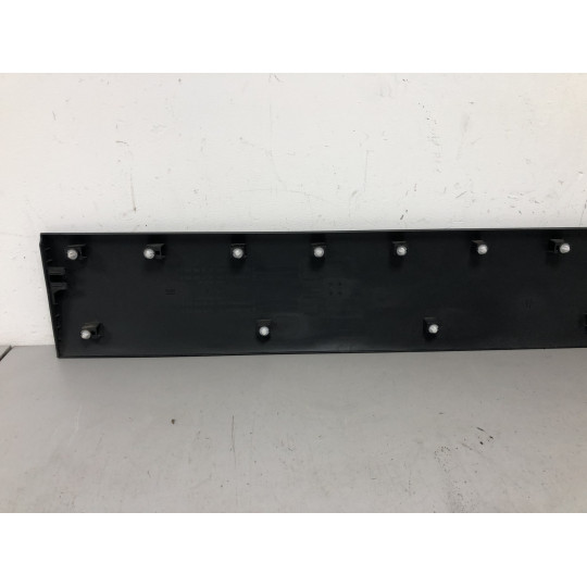 Декоративна накладка кузова права Mercedes eSprinter Panel Van W910 A9106906800 2020-