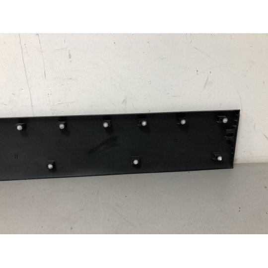 Декоративна накладка кузова права Mercedes eSprinter Panel Van W910 A9106906800 2020-