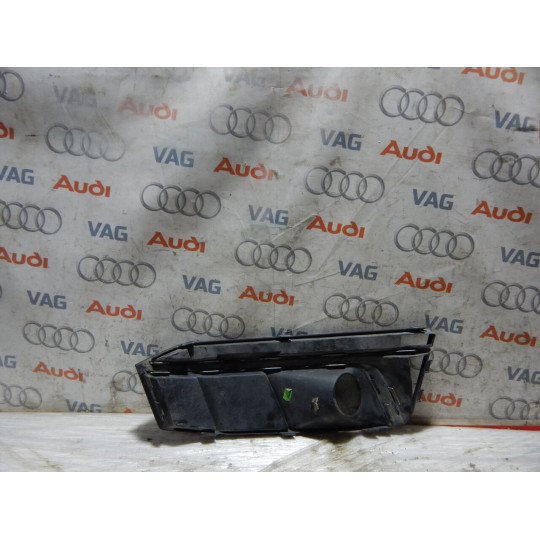 Решітка на протитуманні фари ліва AUDI A4 8W0807681G 2016-2021