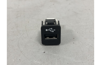 USB гнездо BMW i4 G26 84109229294 2021-