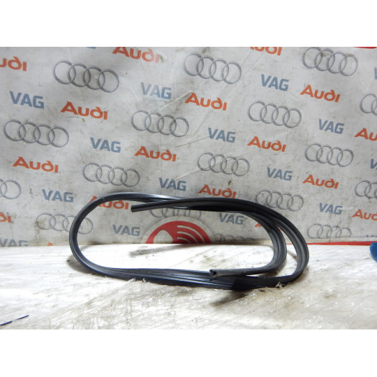 Уплотнитель правой передней двери AUDI A5 8W8854544 2008-2016