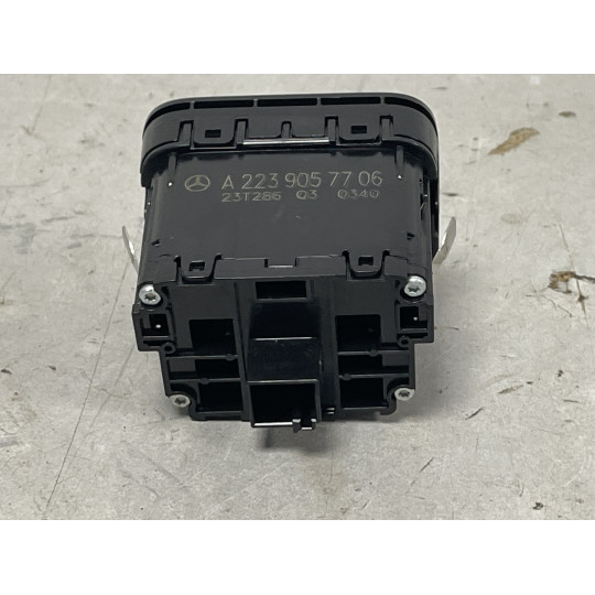 Кнопка паркування Mercedes EQS 580 A2239057706 2021-