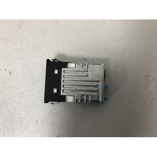 USB гнездо BMW iX3 G08 84108711939 2020-