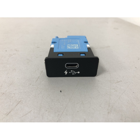 USB гнездо BMW iX3 G08 84108711939 2020-