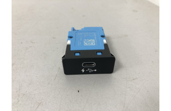 USB гнездо BMW iX3 G08 84108711939 2020-