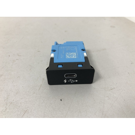 USB гнездо BMW iX3 G08 84108711939 2020-