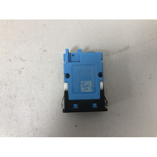 USB гнездо BMW iX3 G08 84108711939 2020-