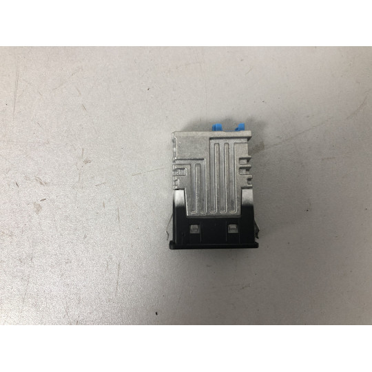 Двойное USB гнездо BMW iX3 G08 84108711938 2020-