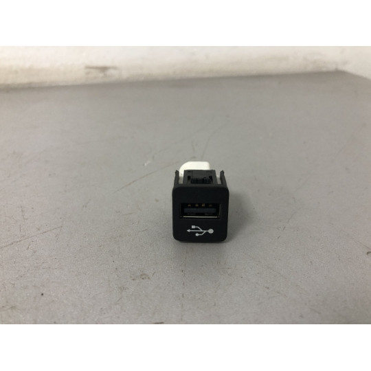 USB гнездо BMW iX3 G08 84109229294 2020-