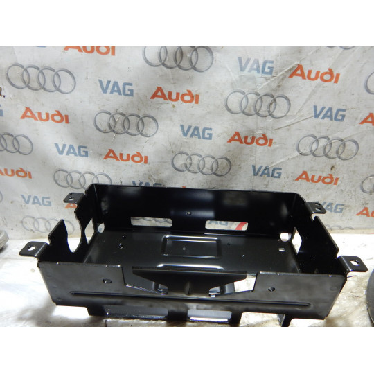 Підставка під акумулятор AUDI Q7 4M0915399L 2016-2021