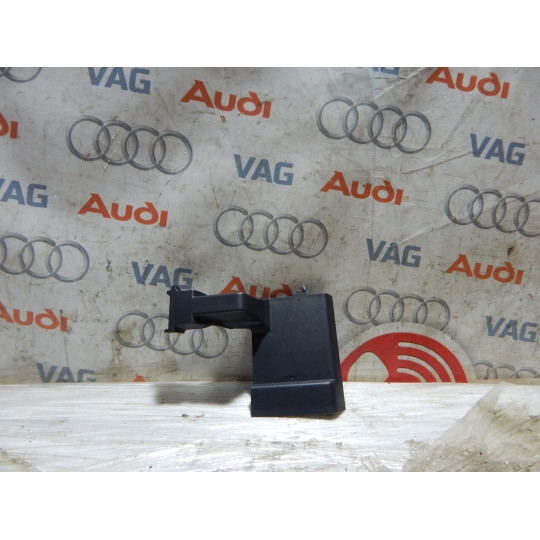 Накладка заднего сиденья AUDI Q7 4M0883689C 2016-2021