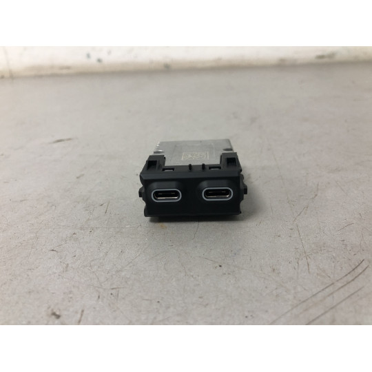 Двойное USB гнездо BMW i5 G60 84105A84179 2023-