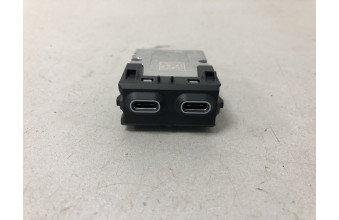 Двойное USB гнездо BMW i5 G60 84105A27DE6 2023-