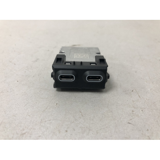 Двойное USB гнездо BMW i5 G60 84105A27DE6 2023-