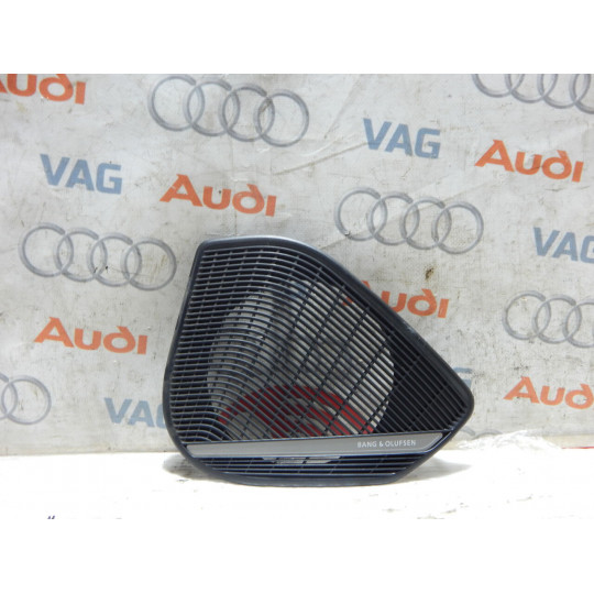 Решетка динамика правых дверей AUDI A4 8W0035294 2016-2021