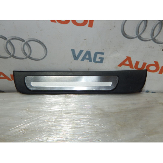 Накладка порога ззаду ліва AUDI A4 8K0853375 2008-2016