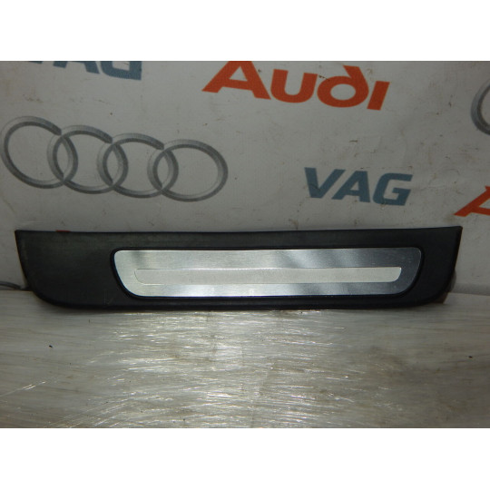 Накладка порога ззаду права AUDI A4 8K0853376 2008-2016