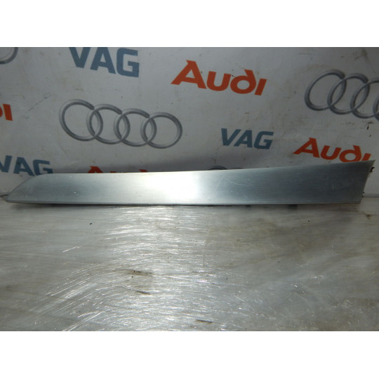 Накладка дверей AUDI A4 8K0867410 2008-2016