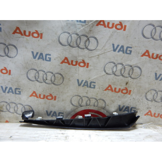 Кронштейн уплотнитель AUDI A5 8W8837152 2016-2021