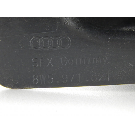 Защита петли левой AUDI A4 8W5971821 2016-2022