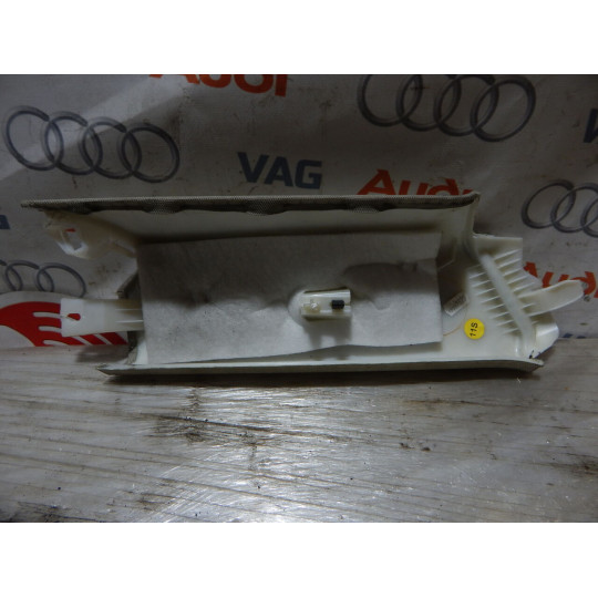 Облицювання стійки права AUDI Q5 8R0867288B 2009-2012